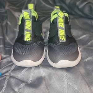 Toddler boys nike flexrunners size 5c